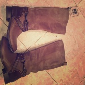NWOT Frye boots